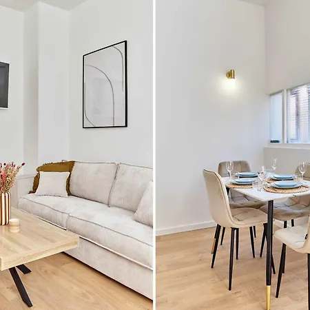 With Ac Buttes Chaumont Park Париж