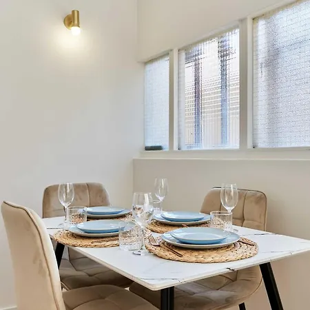 With Ac Buttes Chaumont Park