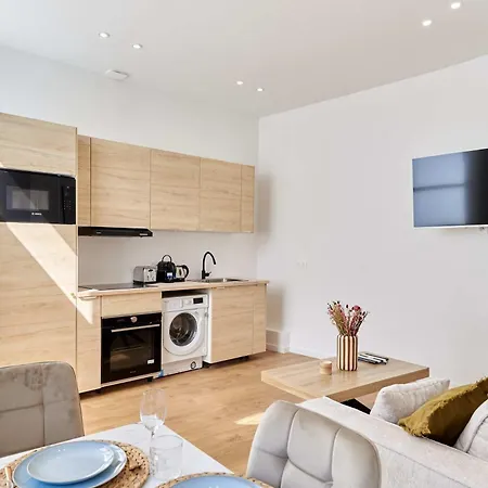 With Ac Buttes Chaumont Park Апартаменты *