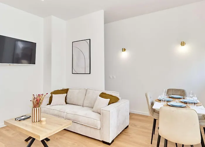 Appartamento With Ac Buttes Chaumont Park Parigi